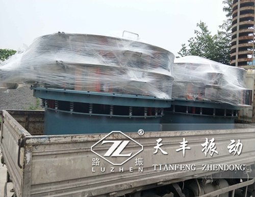 寧夏TS2000振動篩已發(fā)貨,丁經(jīng)理請注意查收！