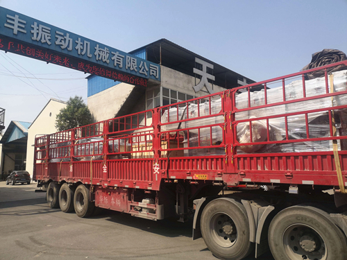 全不銹鋼噴砂直線振動篩已發(fā)貨,請袁經理注意查收！